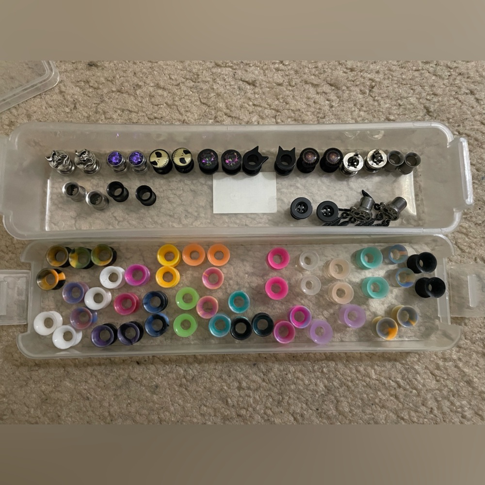 HUGE lot 35 PAIRS 0g zero gauge silicone screw on & single flare tunnels